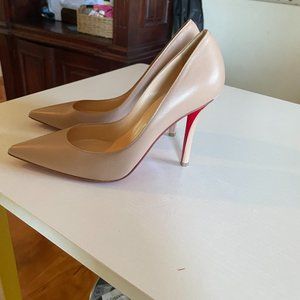 Christian Louboutin Apostrophy 100 Nappa Pump In Nude size 35EU